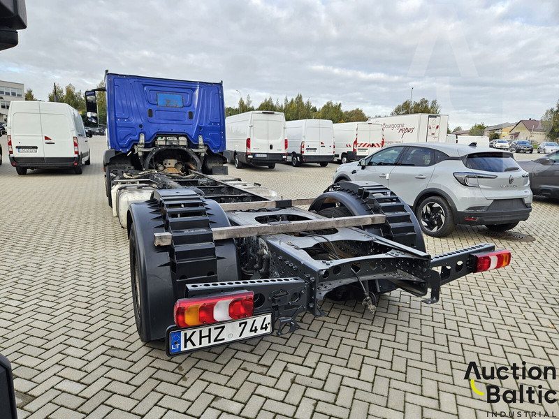 Mercedes-Benz Actros 1843 - Kamion sa golom šasijom i zatvorenom kabinom: slika 3 Mercedes-Benz Actros 1843 - Kamion sa golom šasijom i zatvorenom kabinom: slika 3