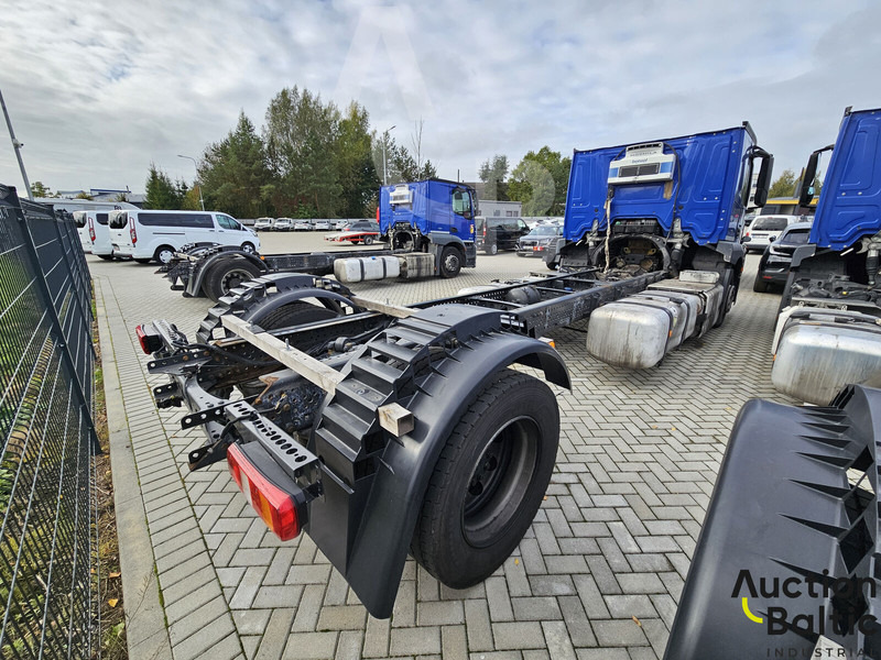 Mercedes-Benz Actros 1843 - Kamion sa golom šasijom i zatvorenom kabinom: slika 4 Mercedes-Benz Actros 1843 - Kamion sa golom šasijom i zatvorenom kabinom: slika 4