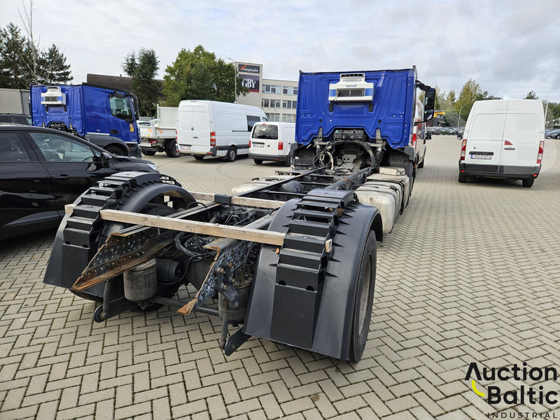 Mercedes-Benz Actros 1843 - Kamion sa golom šasijom i zatvorenom kabinom: slika 4 Mercedes-Benz Actros 1843 - Kamion sa golom šasijom i zatvorenom kabinom: slika 4