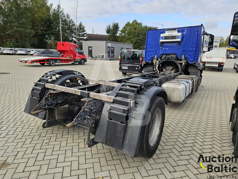 Mercedes-Benz Actros 1843 - Kamion sa golom šasijom i zatvorenom kabinom: slika 3 Mercedes-Benz Actros 1843 - Kamion sa golom šasijom i zatvorenom kabinom: slika 3