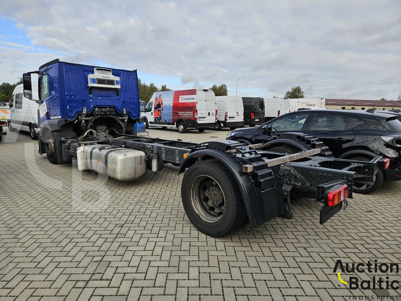 Mercedes-Benz Actros 1843 - Kamion sa golom šasijom i zatvorenom kabinom: slika 4 Mercedes-Benz Actros 1843 - Kamion sa golom šasijom i zatvorenom kabinom: slika 4