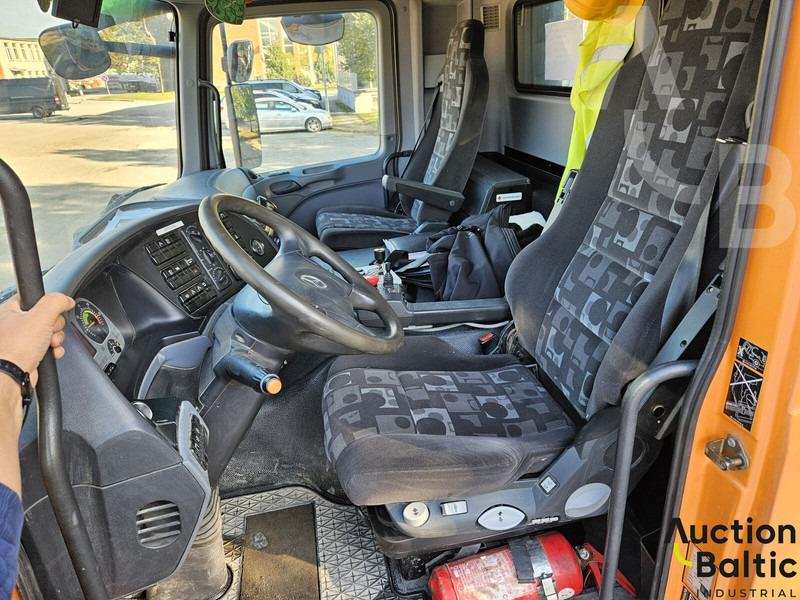 Istovarivač, Kamion sa dizalicom Mercedes-Benz Actros 1844: slika 8