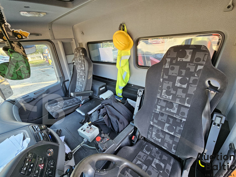 Istovarivač, Kamion sa dizalicom Mercedes-Benz Actros 1844: slika 7