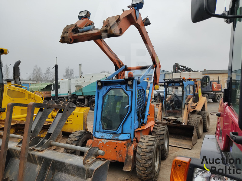 New Holland LS 185 B - Mini utovarivač: slika 2 New Holland LS 185 B - Mini utovarivač: slika 2