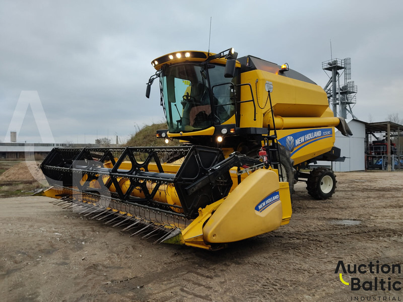 New Holland TC 5.90 - Kombinovani kombajn: slika 1 New Holland TC 5.90 - Kombinovani kombajn: slika 1