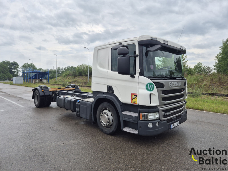 Scania P 450 - Kamion sa golom šasijom i zatvorenom kabinom: slika 1 Scania P 450 - Kamion sa golom šasijom i zatvorenom kabinom: slika 1