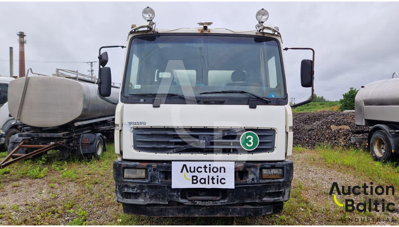 Volvo FL220 - Kamion cisterna: slika 2 Volvo FL220 - Kamion cisterna: slika 2