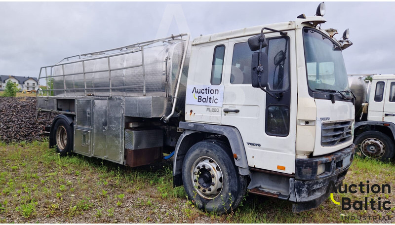 Volvo FL220 - Kamion cisterna: slika 3 Volvo FL220 - Kamion cisterna: slika 3