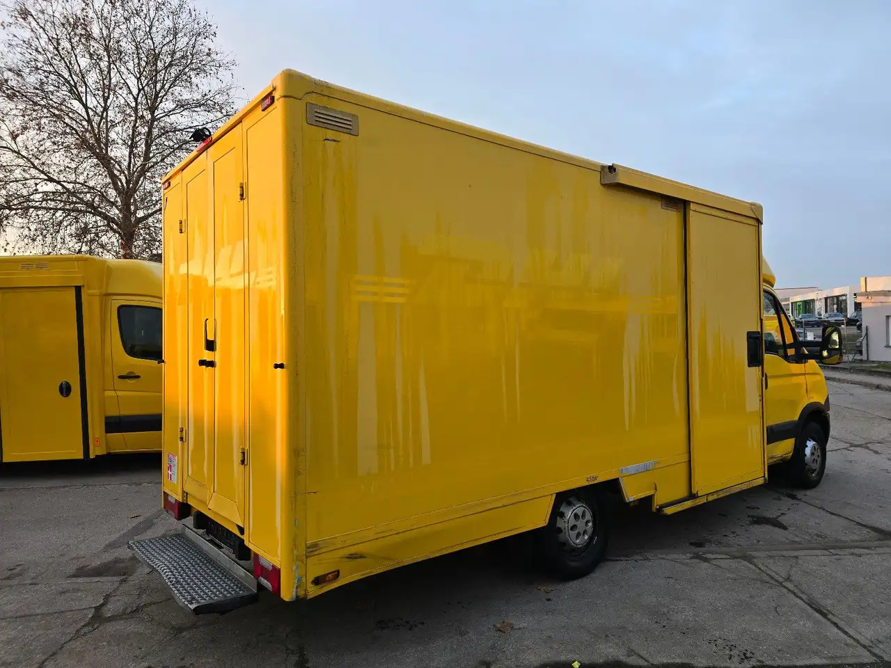 Iveco Daily/ Regalsystem/Luftfeder/1. Hand - Dostavno vozilo sa zatvorenim sandukom: slika 3 Iveco Daily/ Regalsystem/Luftfeder/1. Hand - Dostavno vozilo sa zatvorenim sandukom: slika 3