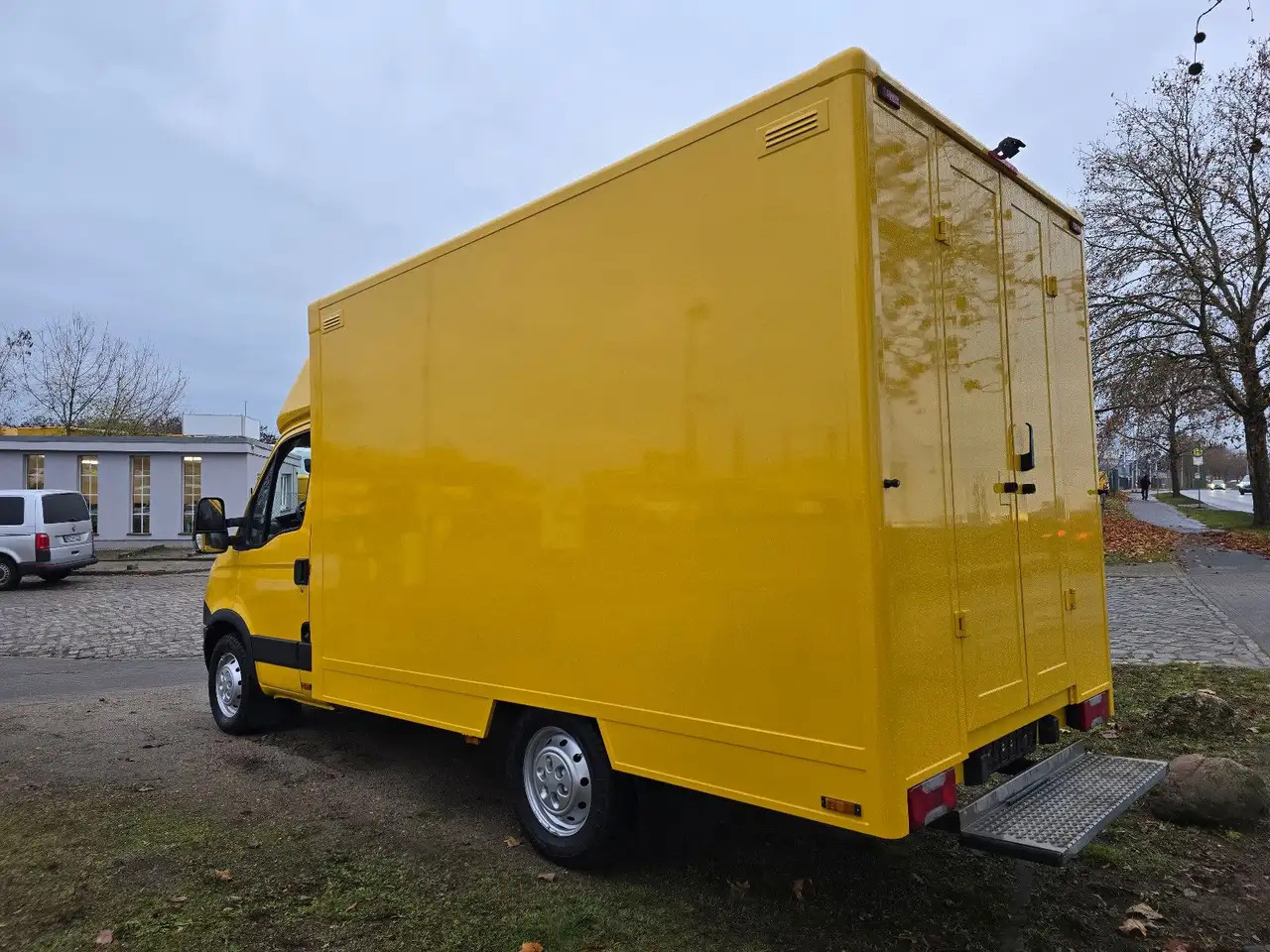 Iveco Daily/ Regalsystem/Luftfeder/KURZ/1. Hand - Dostavno vozilo sa zatvorenim sandukom: slika 5 Iveco Daily/ Regalsystem/Luftfeder/KURZ/1. Hand - Dostavno vozilo sa zatvorenim sandukom: slika 5