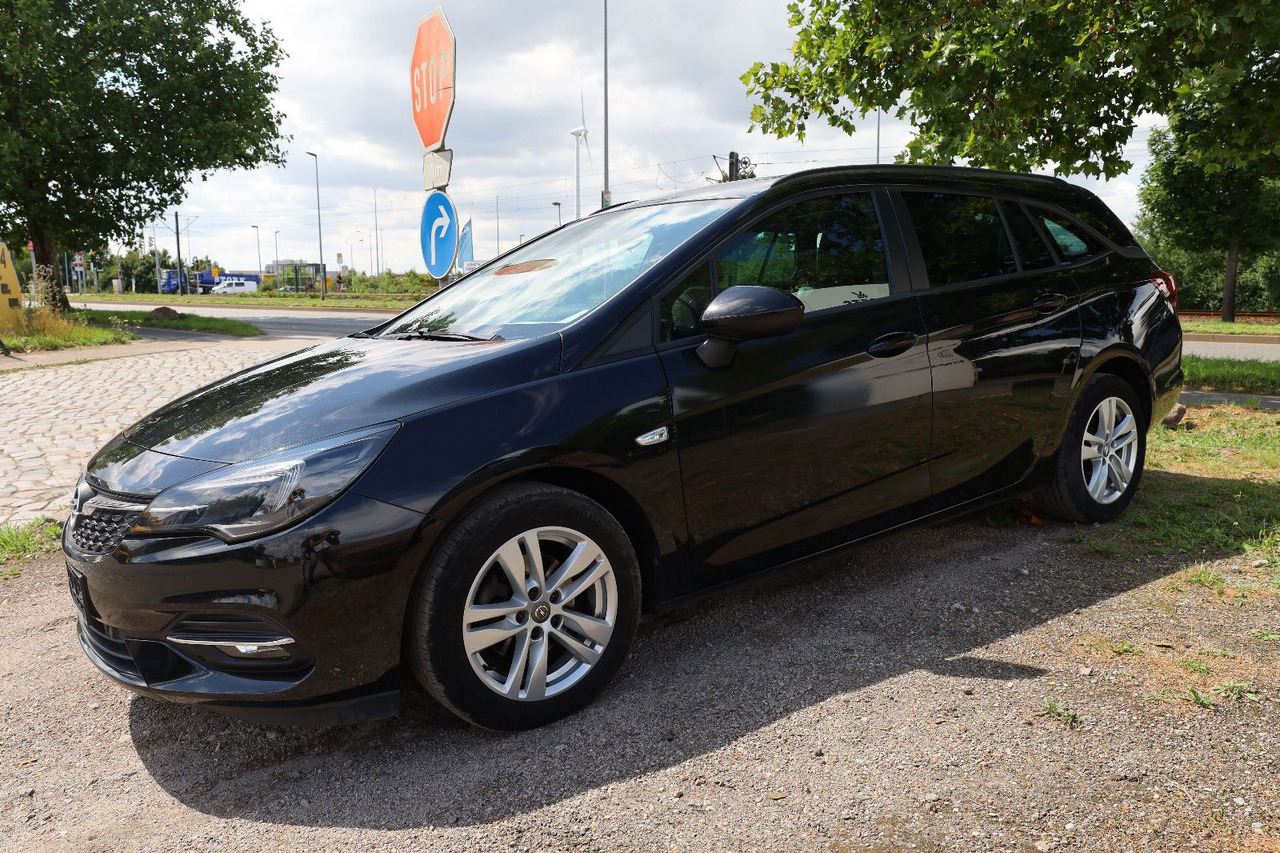 Opel Astra K Sports Tourer Business Start/Stop - Karavan: slika 1 Opel Astra K Sports Tourer Business Start/Stop - Karavan: slika 1