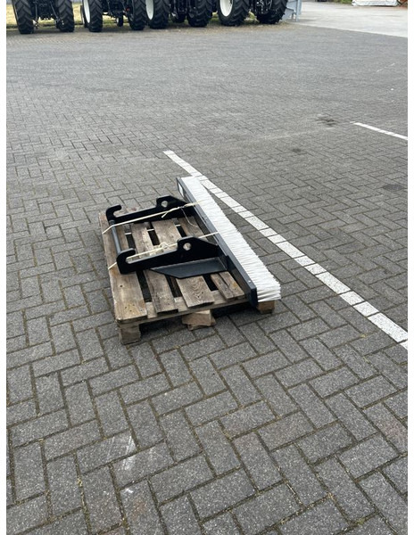 Tobroco Veegborstel 150 cm Giant aanspan - Metle za Građevinska mašina: slika 3 Tobroco Veegborstel 150 cm Giant aanspan - Metle za Građevinska mašina: slika 3