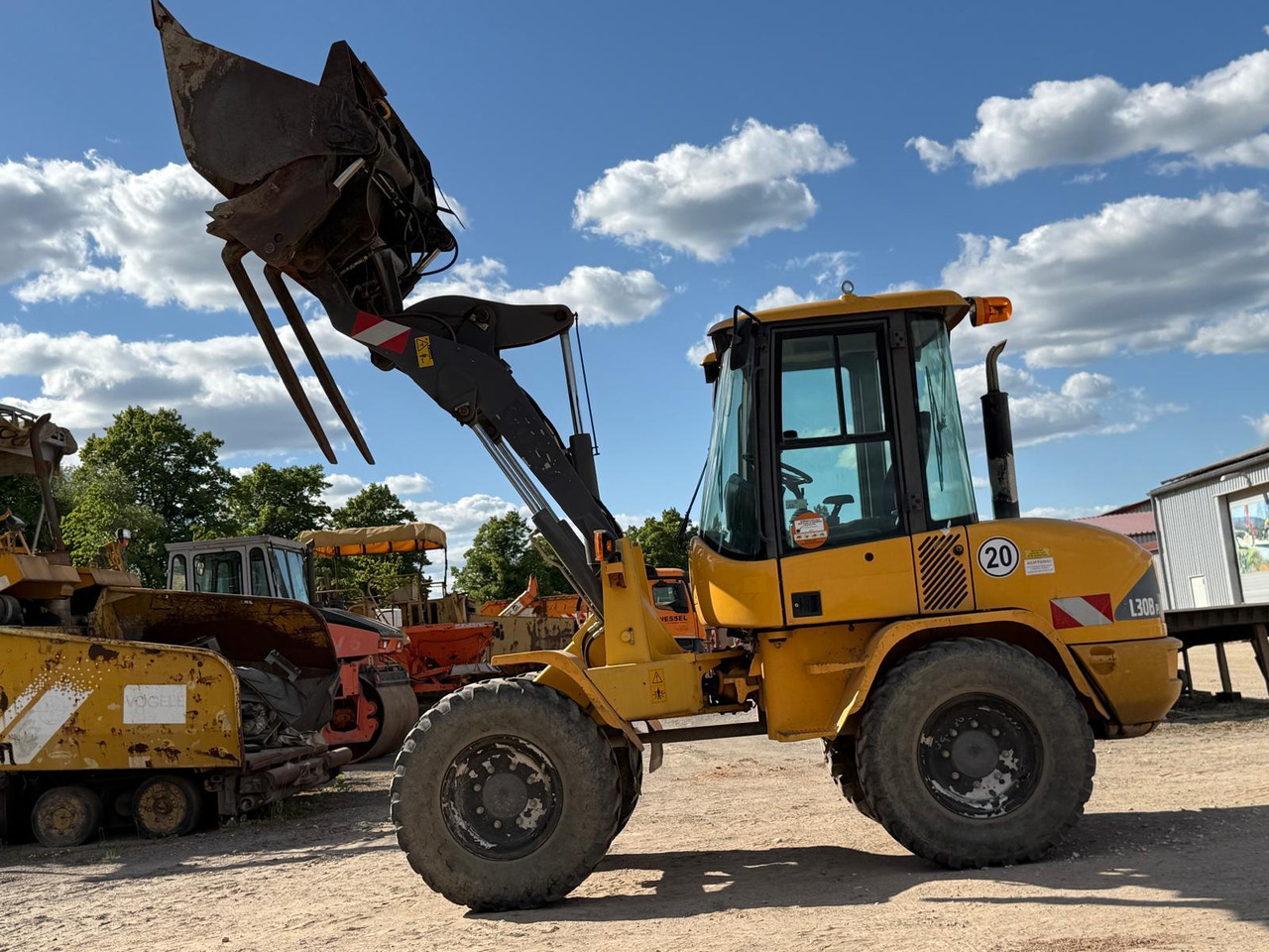 Volvo L 30 B-Z/K incl. 3-1shovel and fork - Utovarivač točkaš: slika 4 Volvo L 30 B-Z/K incl. 3-1shovel and fork - Utovarivač točkaš: slika 4