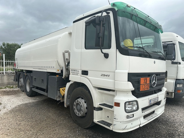 MERCEDES-BENZ Actros 2641 - Kamion cisterna: slika 1 MERCEDES-BENZ Actros 2641 - Kamion cisterna: slika 1