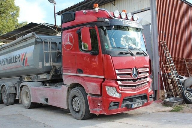 Mercedes-Benz Actros 4 2-Achser BM 963 1848 OM471 4x2 SZM - Tegljač: slika 1 Mercedes-Benz Actros 4 2-Achser BM 963 1848 OM471 4x2 SZM - Tegljač: slika 1