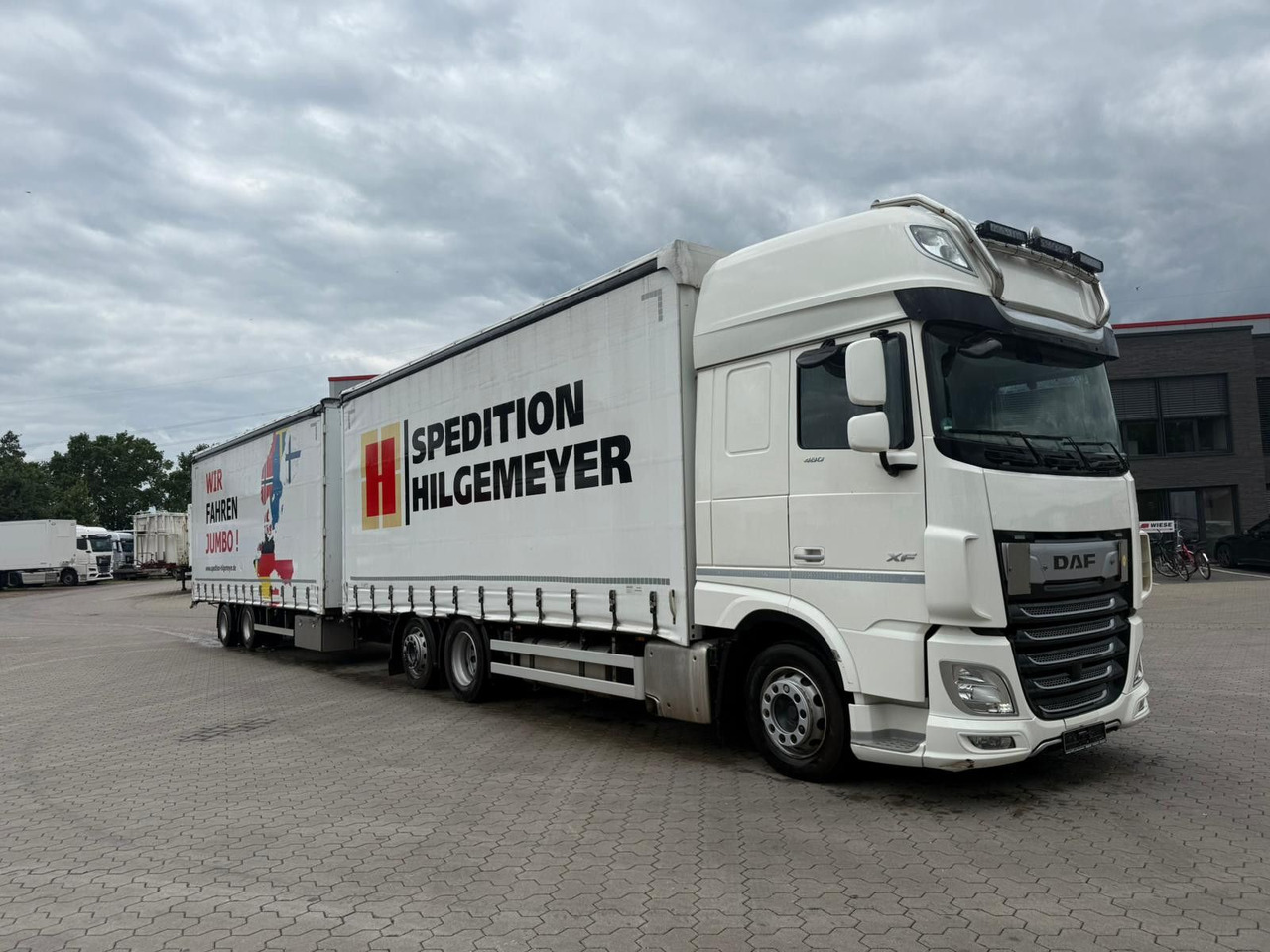 DAF XF 480 FAN LowDeck 6x2 Jumbo Inklusive Anhänger - Kamion sa ceradom: slika 1 DAF XF 480 FAN LowDeck 6x2 Jumbo Inklusive Anhänger - Kamion sa ceradom: slika 1