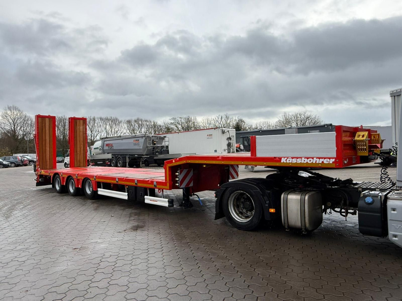 Kässbohrer K.SLS 3 / 0N 18/30 Tieflader mit hydr. Rampen - Niska poluprikolica za prevoz: slika 4 Kässbohrer K.SLS 3 / 0N 18/30 Tieflader mit hydr. Rampen - Niska poluprikolica za prevoz: slika 4