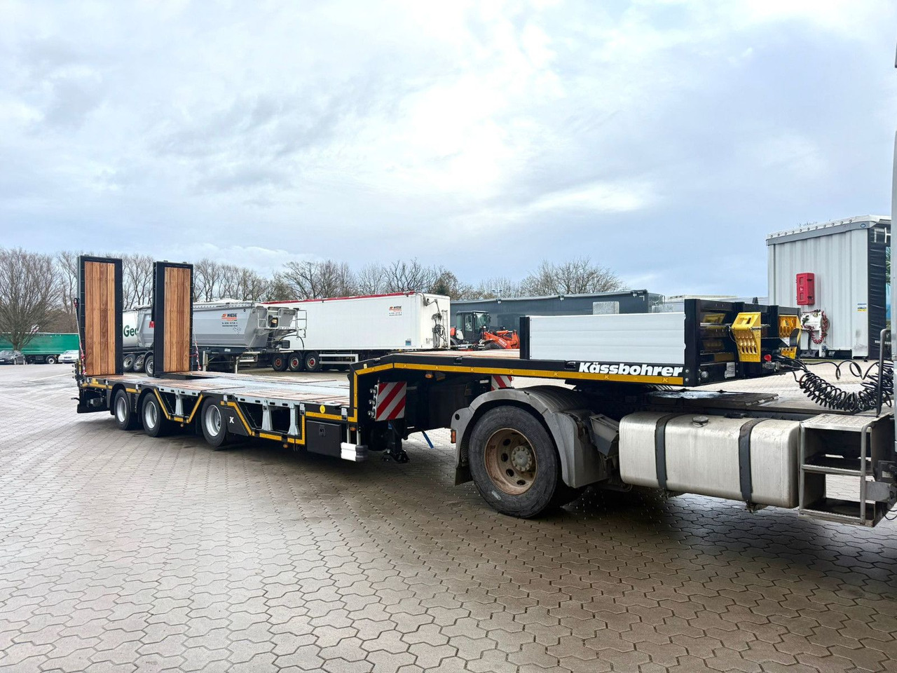 Kässbohrer SLAR3 Tele Tiefbett Radmulden metallisiert - Niska poluprikolica za prevoz: slika 4 Kässbohrer SLAR3 Tele Tiefbett Radmulden metallisiert - Niska poluprikolica za prevoz: slika 4