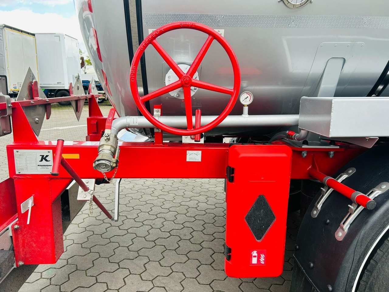 Kässbohrer STS.SS Edelstahl Tankauflieger Bitumen 32m³ - Poluprikolica cisterna: slika 5 Kässbohrer STS.SS Edelstahl Tankauflieger Bitumen 32m³ - Poluprikolica cisterna: slika 5