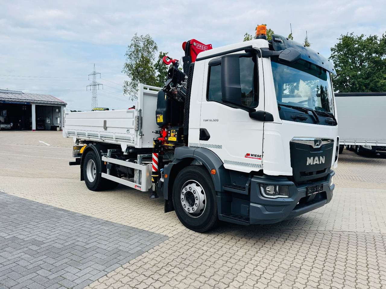 MAN 18.320 4x2 mit Fassi Ladekran Sofort Verfügbar - Kamion sa dizalicom: slika 3 MAN 18.320 4x2 mit Fassi Ladekran Sofort Verfügbar - Kamion sa dizalicom: slika 3