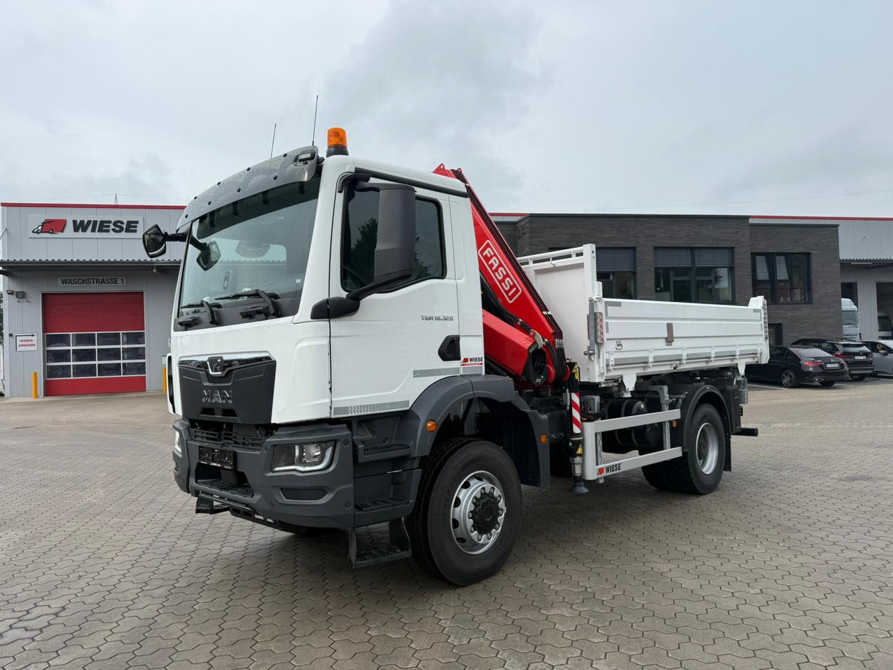 MAN 18.320 4x4 mit Fassi Ladekran Sofort Verfügbar - Kamion sa dizalicom: slika 1 MAN 18.320 4x4 mit Fassi Ladekran Sofort Verfügbar - Kamion sa dizalicom: slika 1