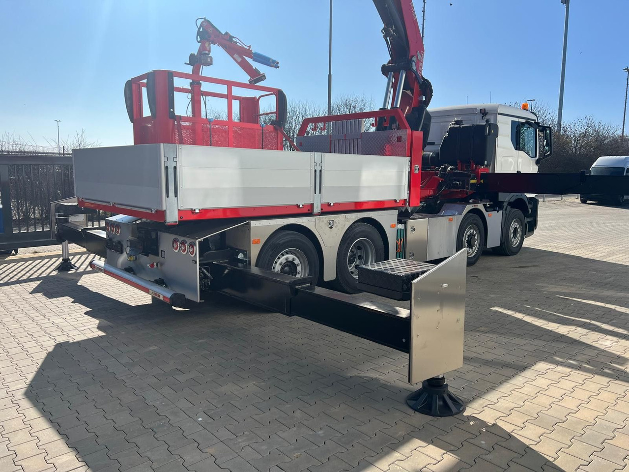 MAN 8x4 mit F1150RA.2.28 L616 Winde, 2.per. Korb - Kamion sa dizalicom: slika 5 MAN 8x4 mit F1150RA.2.28 L616 Winde, 2.per. Korb - Kamion sa dizalicom: slika 5