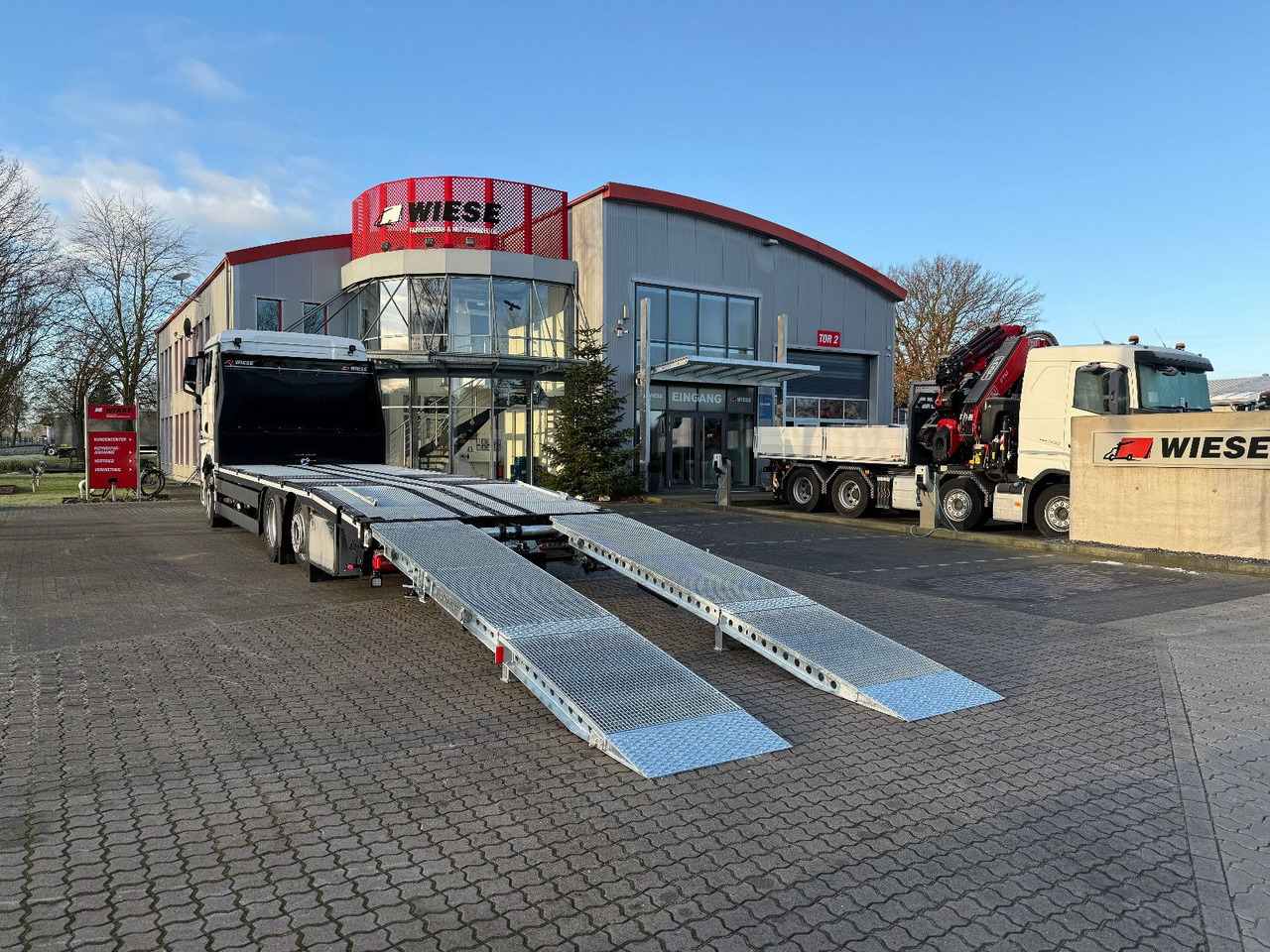 MAN Baumaschinen- Arbeitsbühnentransporter Rampen - Šlep vozilo: slika 2 MAN Baumaschinen- Arbeitsbühnentransporter Rampen - Šlep vozilo: slika 2
