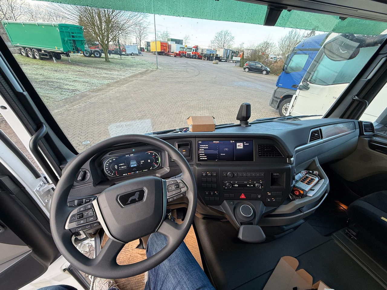 MAN Baumaschinen- Arbeitsbühnentransporter Rampen - Šlep vozilo: slika 4 MAN Baumaschinen- Arbeitsbühnentransporter Rampen - Šlep vozilo: slika 4
