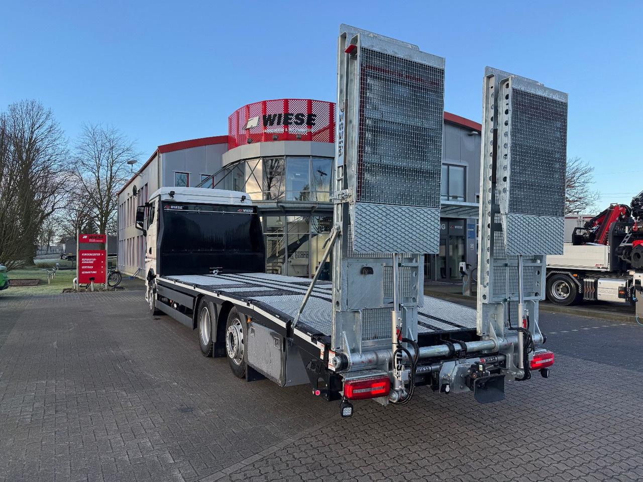 MAN Baumaschinen- Arbeitsbühnentransporter Rampen - Kamion za prevoz automobila: slika 5 MAN Baumaschinen- Arbeitsbühnentransporter Rampen - Kamion za prevoz automobila: slika 5