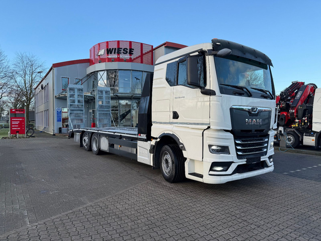 MAN Baumaschinen- Arbeitsbühnentransporter Rampen - Kamion za prevoz automobila: slika 2 MAN Baumaschinen- Arbeitsbühnentransporter Rampen - Kamion za prevoz automobila: slika 2