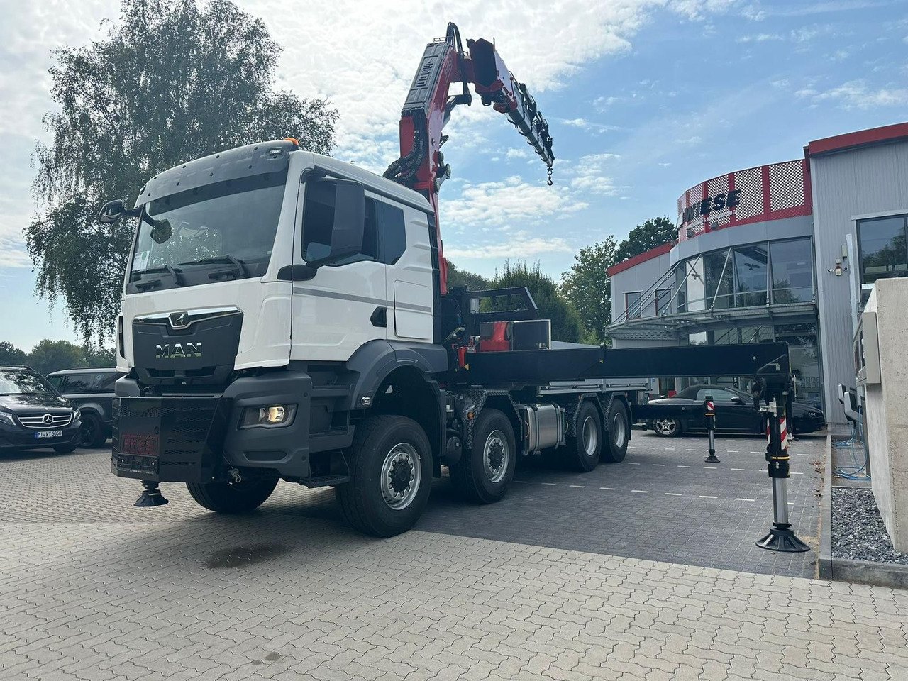MAN TGS 41.520 8x8 mit Fassi Ladekran F710RA.2.26 - Kamion sa tovarnim sandukom: slika 2 MAN TGS 41.520 8x8 mit Fassi Ladekran F710RA.2.26 - Kamion sa tovarnim sandukom: slika 2