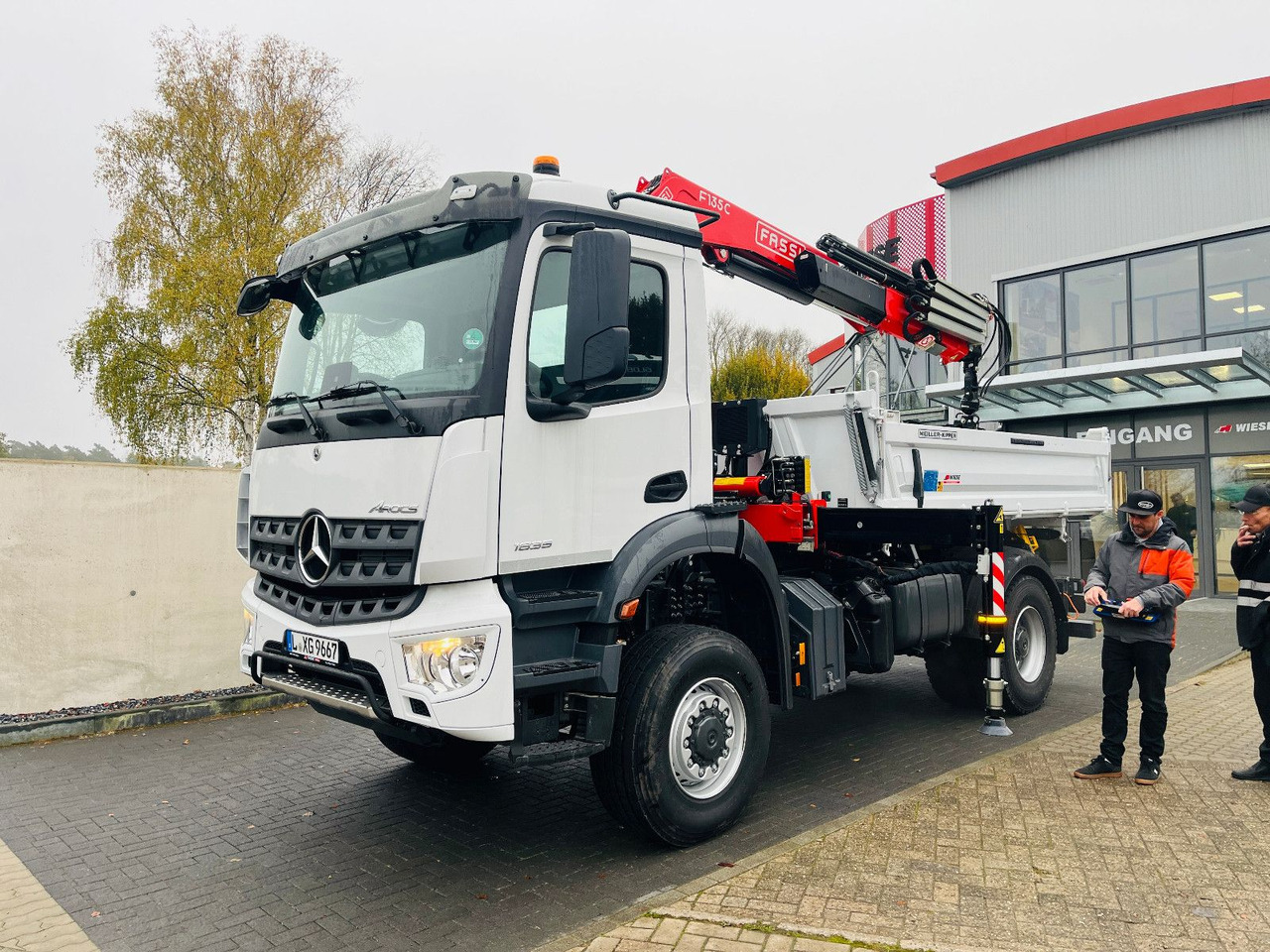 Mercedes-Benz Arocs 1835 4x4 Meiller Fassi F135 Kran Kipper - Istovarivač, Kamion sa dizalicom: slika 1 Mercedes-Benz Arocs 1835 4x4 Meiller Fassi F135 Kran Kipper - Istovarivač, Kamion sa dizalicom: slika 1