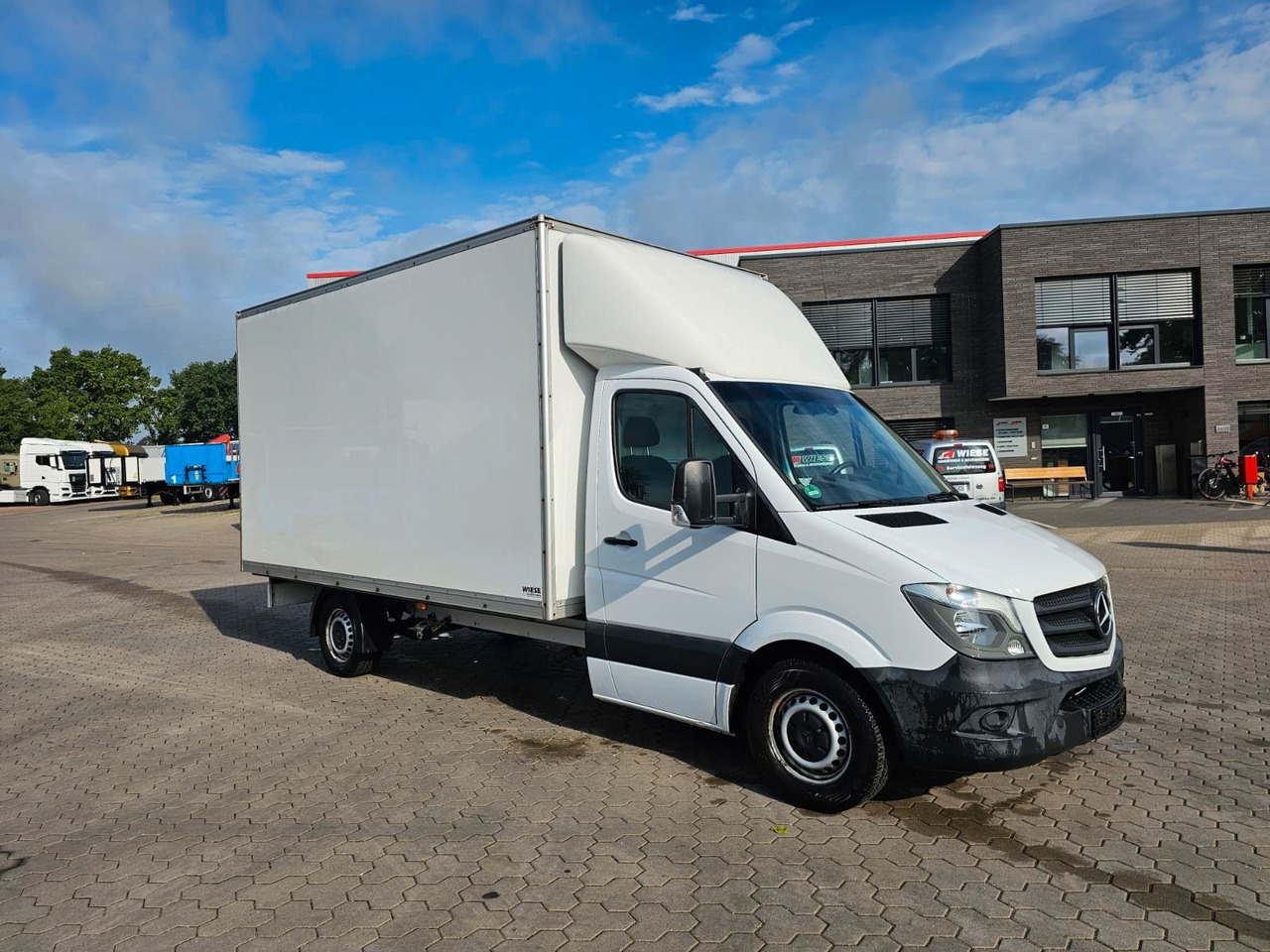 Mercedes-Benz Sprinter mit Kofferaufbau - Dostavno vozilo sa zatvorenim sandukom: slika 2 Mercedes-Benz Sprinter mit Kofferaufbau - Dostavno vozilo sa zatvorenim sandukom: slika 2