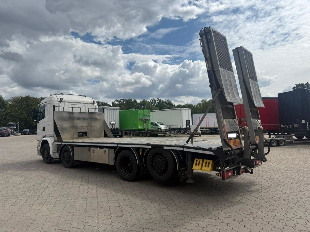 Scania G450 Baumaschinentransporter mit Rampen - Kamion za prevoz automobila: slika 3 Scania G450 Baumaschinentransporter mit Rampen - Kamion za prevoz automobila: slika 3