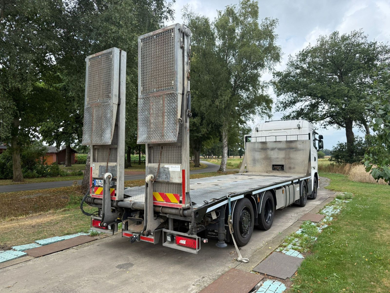 Scania G450 Baumaschinentransporter mit Rampen - Kamion sa tovarnim sandukom: slika 2 Scania G450 Baumaschinentransporter mit Rampen - Kamion sa tovarnim sandukom: slika 2
