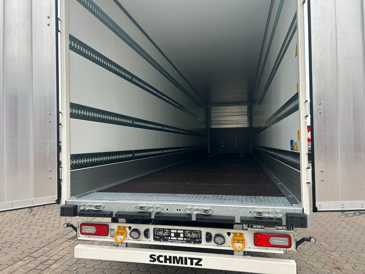 Schmitz Cargobull Mega Koffer - Trockenfrachter FERROPLAST - Poluprikolica sa zatvorenim sandukom: slika 4 Schmitz Cargobull Mega Koffer - Trockenfrachter FERROPLAST - Poluprikolica sa zatvorenim sandukom: slika 4