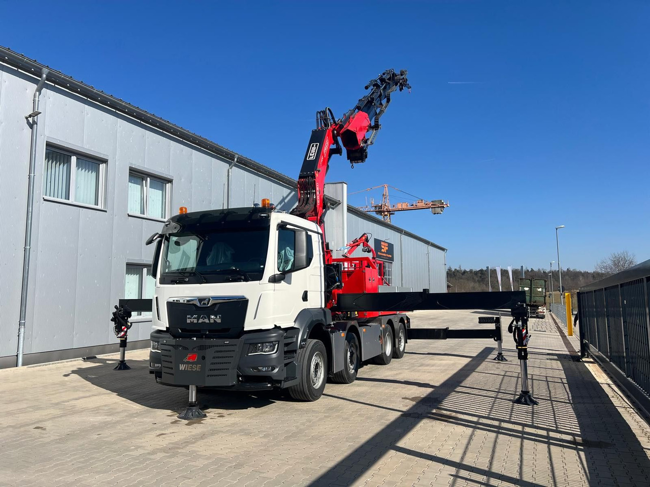 MAN 8x4 Hydro mit F1150 inkl Jib und Winde Korb - Tegljač: slika 1 MAN 8x4 Hydro mit F1150 inkl Jib und Winde Korb - Tegljač: slika 1