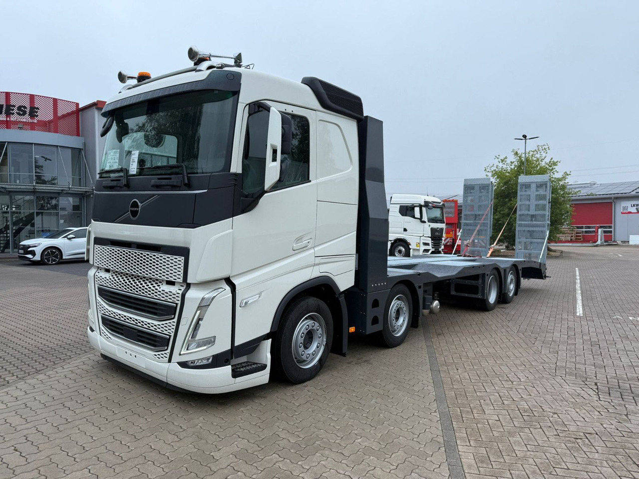 Volvo Arbeitsbühnen Baumaschinentransporter mit Rampen - Šlep vozilo: slika 5 Volvo Arbeitsbühnen Baumaschinentransporter mit Rampen - Šlep vozilo: slika 5