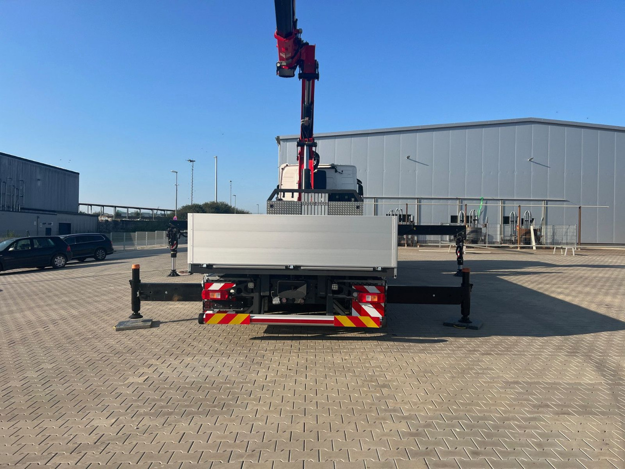 Volvo FH 500 8x2 Kran F710 RA2.26 - Kamion sa tovarnim sandukom, Kamion sa dizalicom: slika 4 Volvo FH 500 8x2 Kran F710 RA2.26 - Kamion sa tovarnim sandukom, Kamion sa dizalicom: slika 4