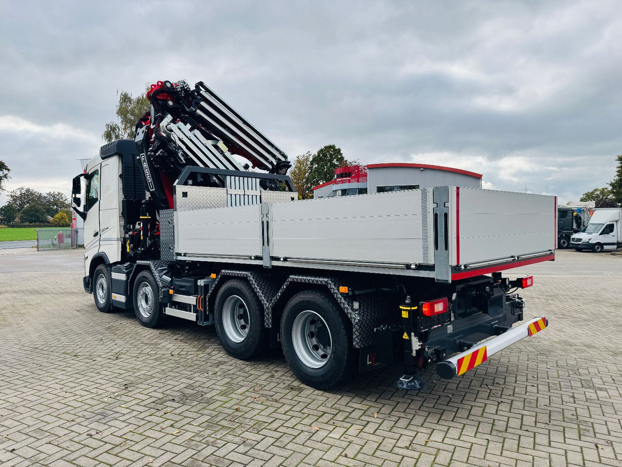 Volvo FH 500 8x4 Kran F820 RA2.27 Jib & Winde Sofort - Kamion sa tovarnim sandukom, Kamion sa dizalicom: slika 3 Volvo FH 500 8x4 Kran F820 RA2.27 Jib & Winde Sofort - Kamion sa tovarnim sandukom, Kamion sa dizalicom: slika 3