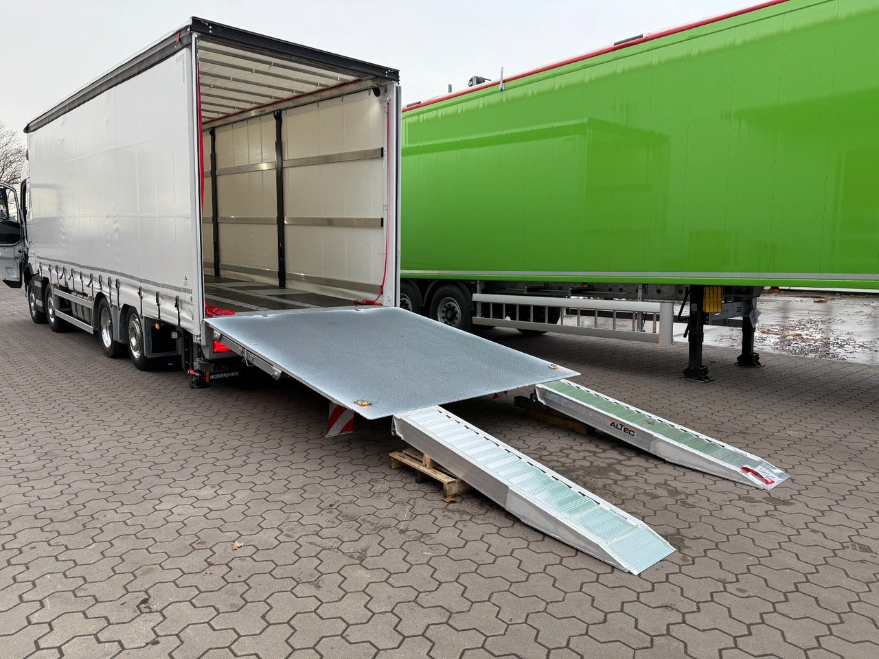 Volvo FH 500 Gabelstaplertransporter LBW Dhollandia 9t - Kamion sa ceradom: slika 5 Volvo FH 500 Gabelstaplertransporter LBW Dhollandia 9t - Kamion sa ceradom: slika 5