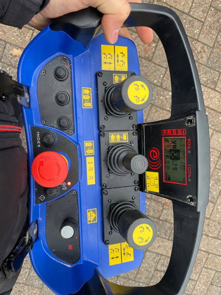 Kamion sa dizalicom Volvo FH500 6x4 Fassi F545RA 2.27 mit Jib und Winde: slika 10 Kamion sa dizalicom Volvo FH500 6x4 Fassi F545RA 2.27 mit Jib und Winde: slika 10