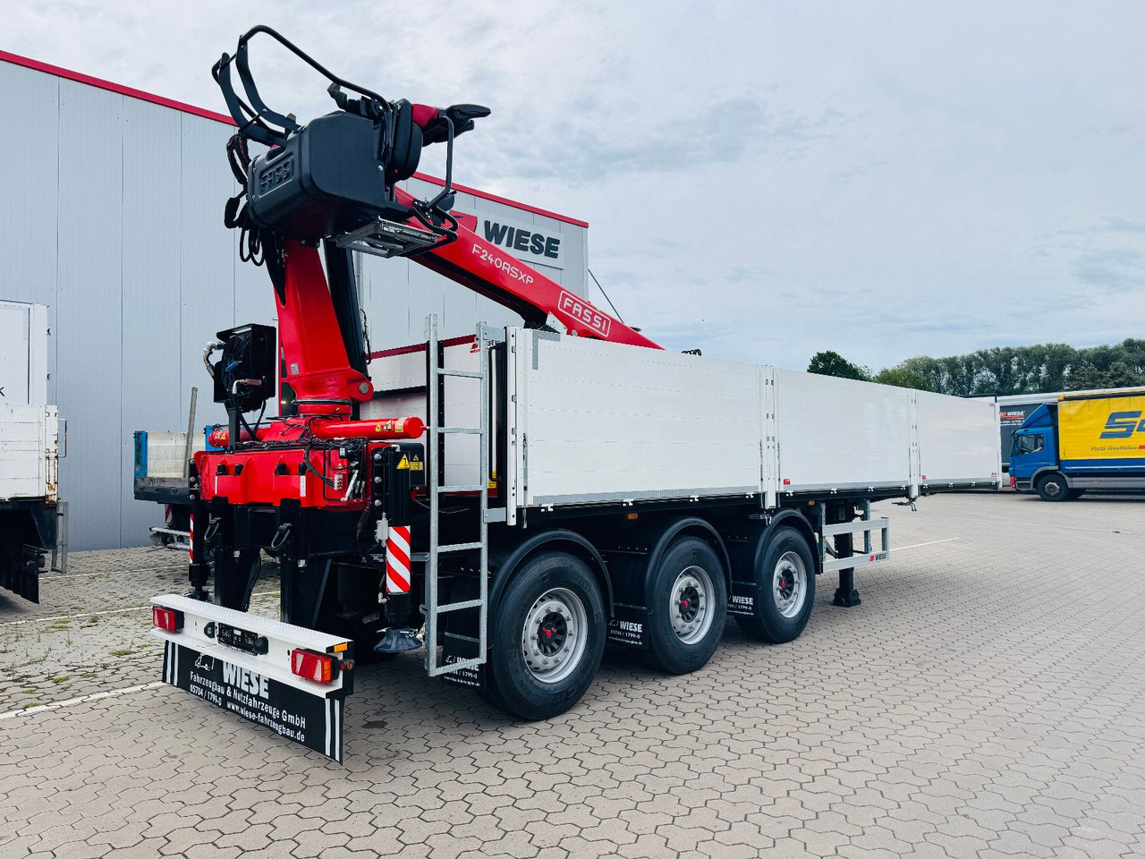 Wiese Baustoffauflieger - Heckkran Kran Fassi - Plato poluprikolica: slika 4 Wiese Baustoffauflieger - Heckkran Kran Fassi - Plato poluprikolica: slika 4