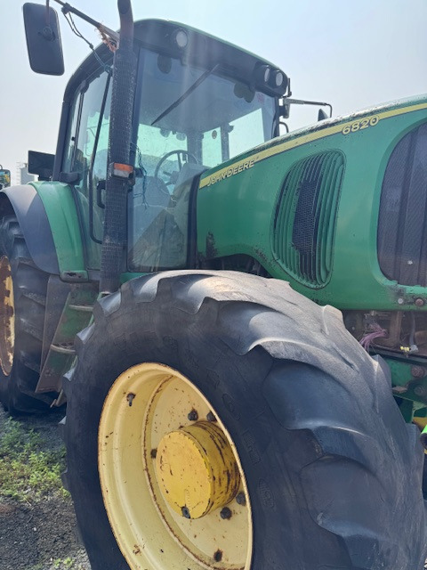 JOHN DEERE 6820 - Traktor: slika 1 JOHN DEERE 6820 - Traktor: slika 1