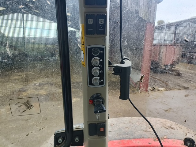 Traktor MASSEY FERGUSON 5711M: slika 9 Traktor MASSEY FERGUSON 5711M: slika 9