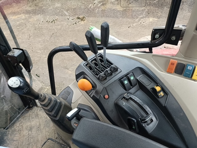 Traktor MASSEY FERGUSON 5711M: slika 8 Traktor MASSEY FERGUSON 5711M: slika 8