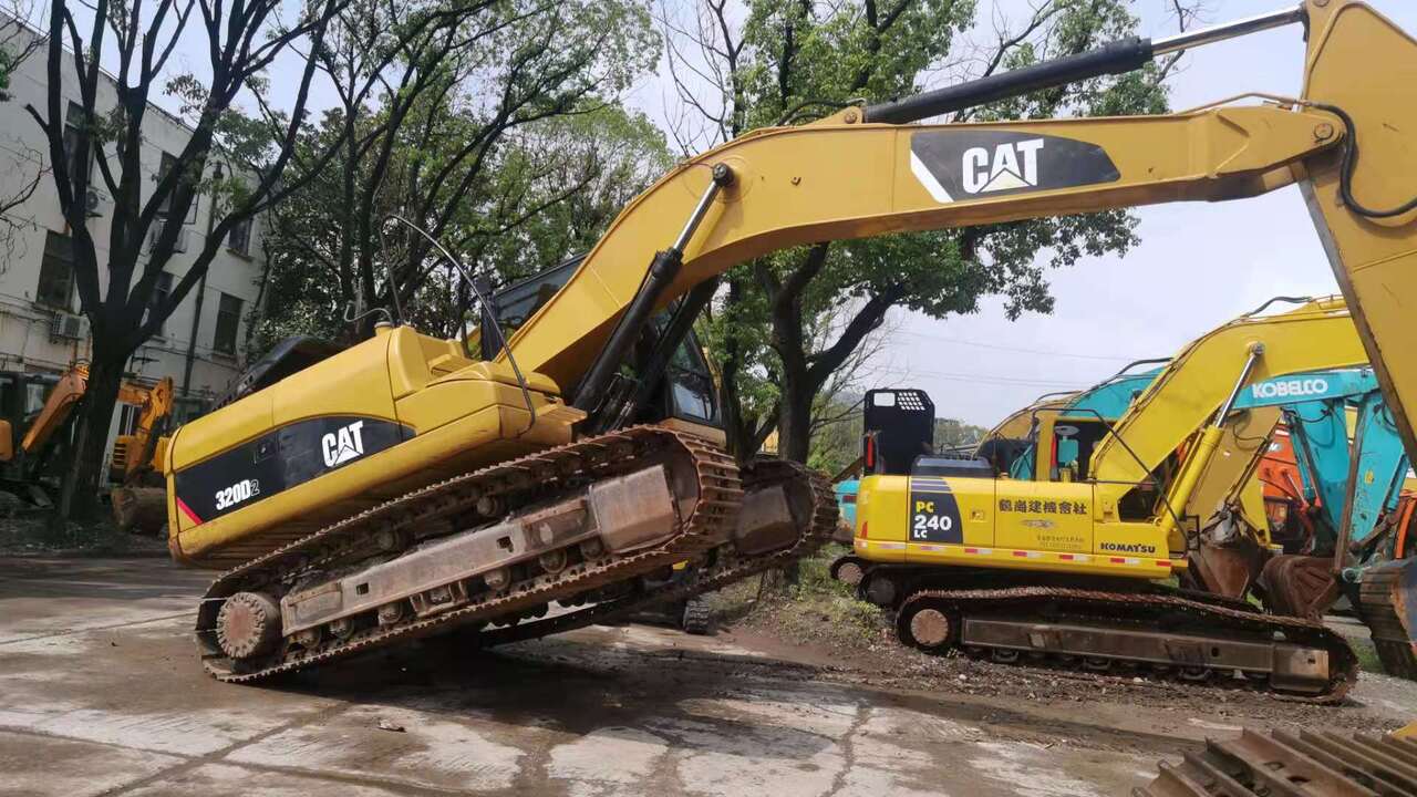 CATERPILLAR 320D2 - Bager guseničar: slika 4 CATERPILLAR 320D2 - Bager guseničar: slika 4