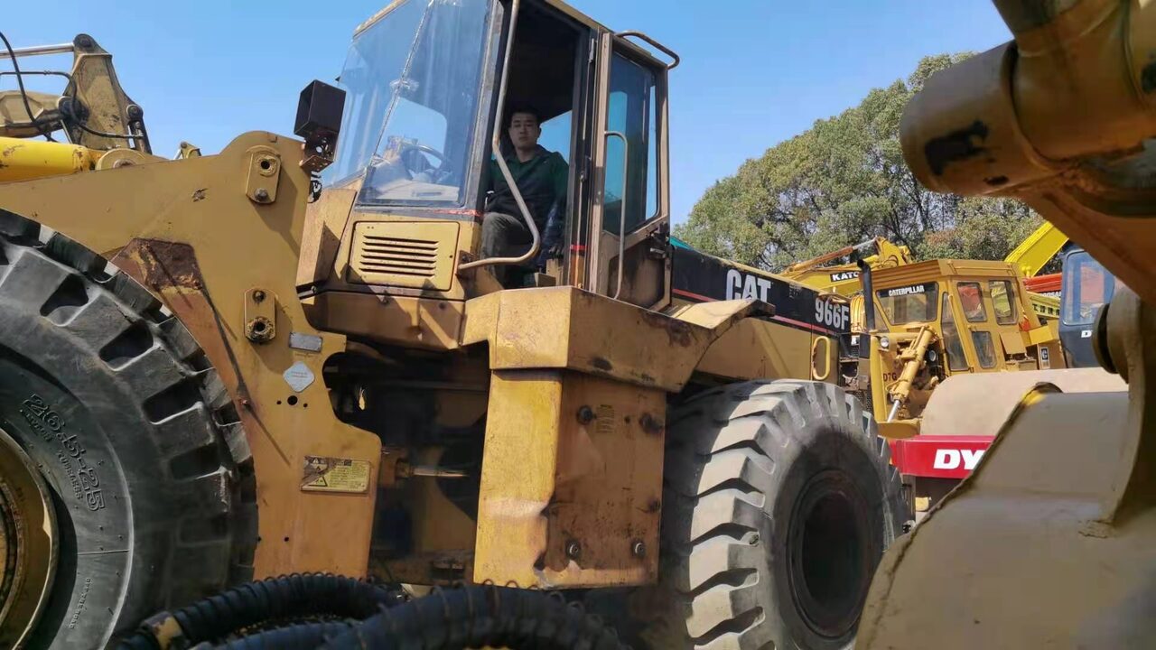 CATERPILLAR 966F - Utovarivač točkaš: slika 2 CATERPILLAR 966F - Utovarivač točkaš: slika 2