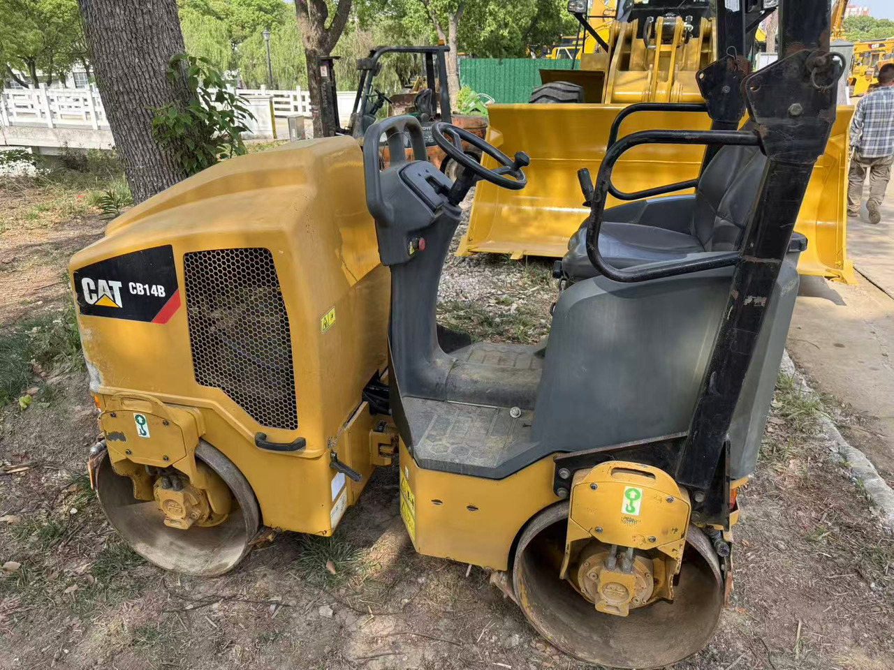 CATERPILLAR CB14B - Valjak: slika 4 CATERPILLAR CB14B - Valjak: slika 4