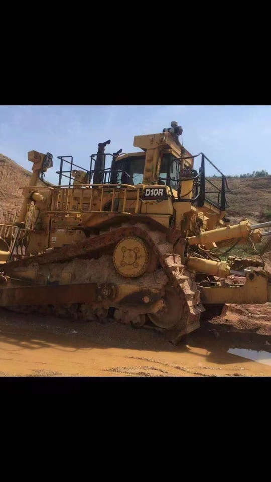 CATERPILLAR D10R - Buldožer: slika 2 CATERPILLAR D10R - Buldožer: slika 2